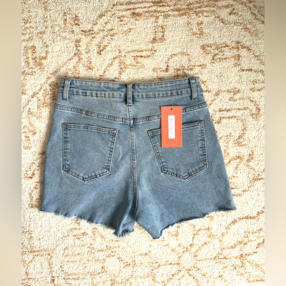 New Collection Denim Rhinestone shorts - Picture 3 of 3